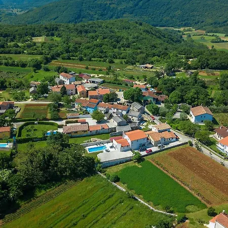 Nyaraló Ema Istra *